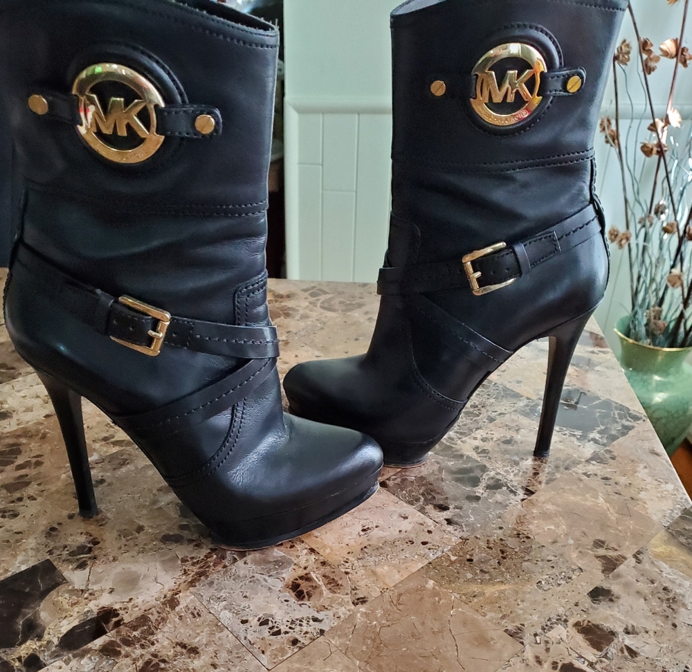 Michael Kors Short booties